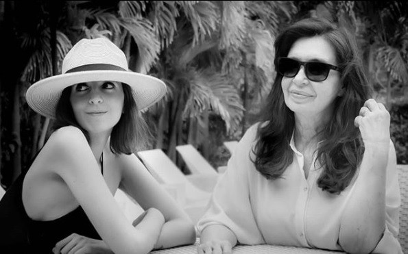 "No sé cómo decirle gracias a este país", dijo Florencia Kirchner al irse de Cuba | Política