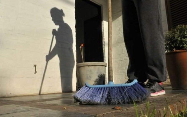 Trabajadoras domésticas formales e informales recibirán los 10 mil pesos del IFE | Política