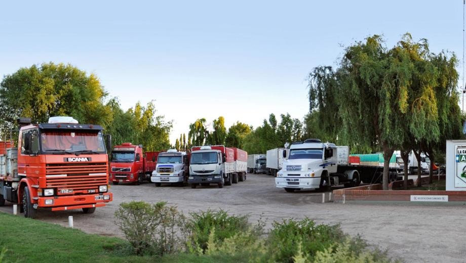 Facilitan red de estaciones de servicio de YPF para el descanso e higiene de camioneros | Actualidad
