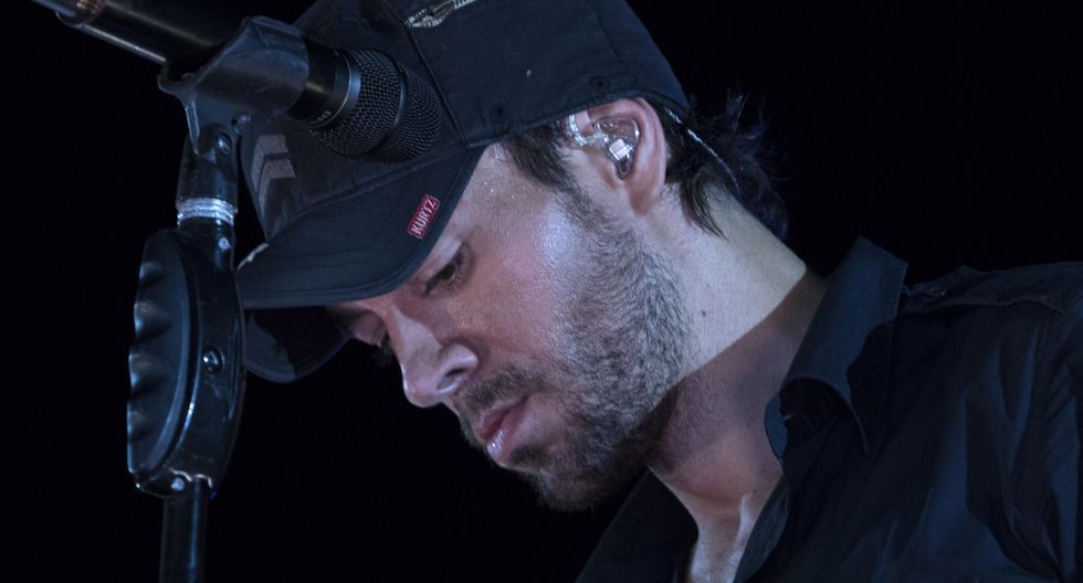 Enrique Iglesias despide a su padrastro Carlos Falcó que murió por el Covid-19 | Espectáculos