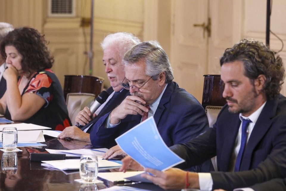 El Gobierno se reúne este domingo con expertos para evaluar la extensión de la cuarentena | Política