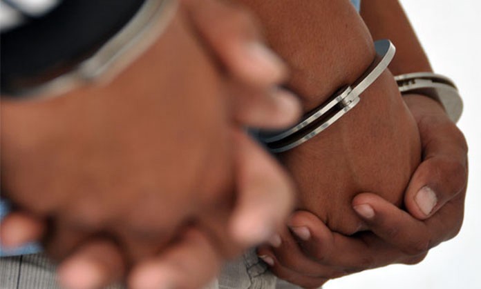 Detuvieron a un matrimonio por abusar de su hijo y filmarlo | Actualidad