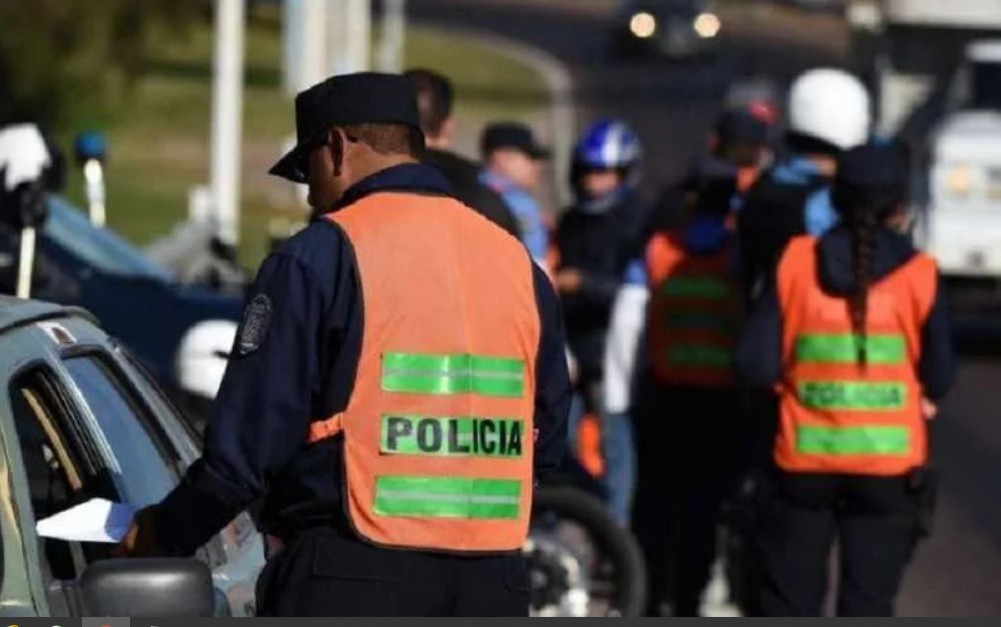 Violaron la cuarentena para ir a un asado y escondieron a sus hijos en el baúl | Actualidad