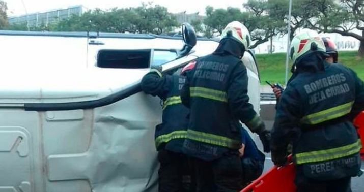 Choque múltiple en la General Paz en plena cuarentena: tres heridos | Actualidad