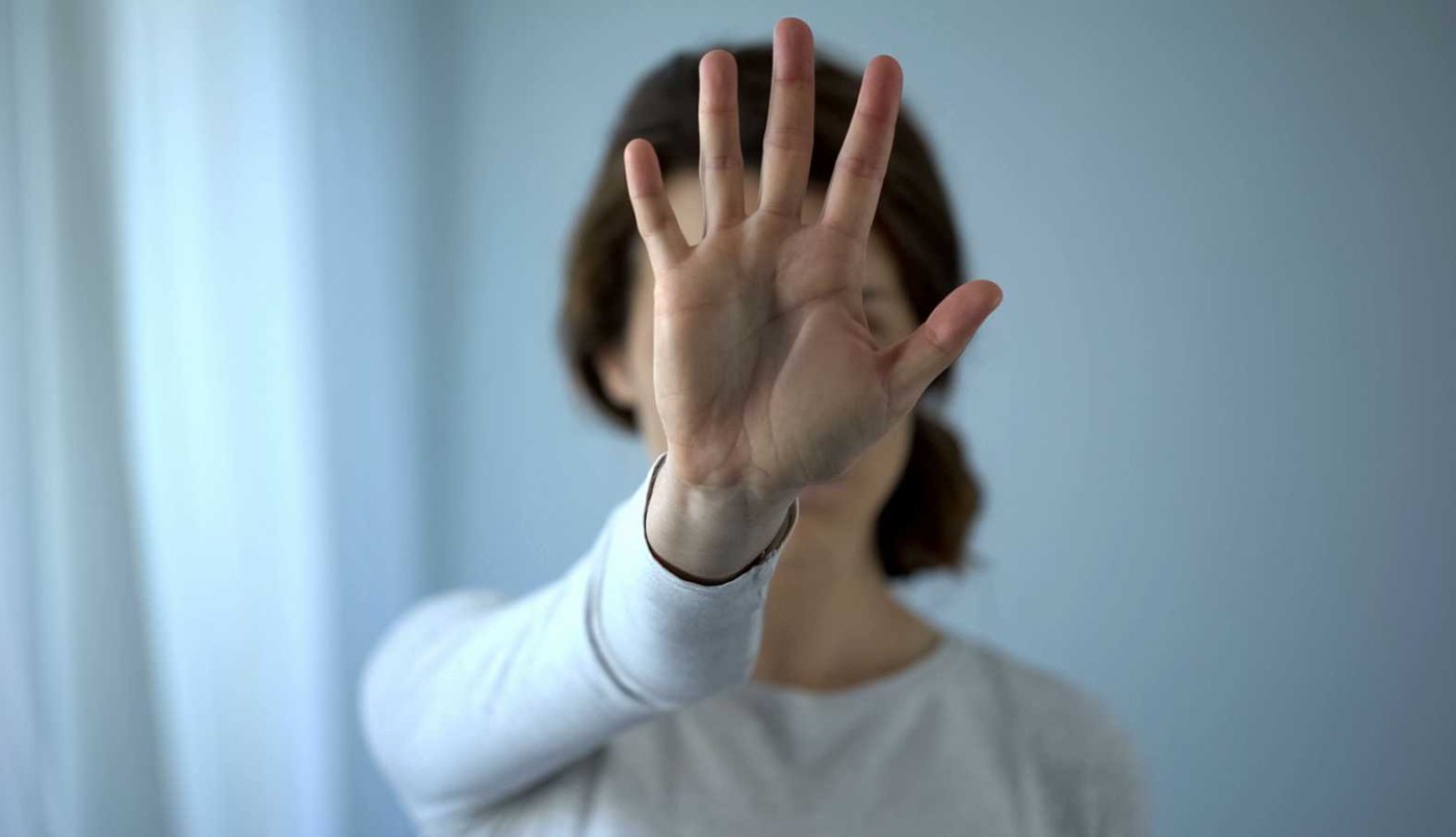 Las mujeres podrán denunciar violencia de género en las farmacias: "Código barbijo rojo" | Actualidad