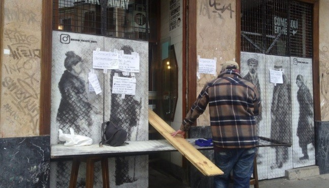 Un argentino cocina en su local para darle de comer gratis a 100 personas en Madrid | Actualidad