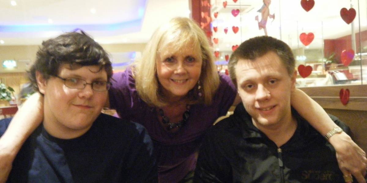 Murió una mujer que se había negado a separarse de su hijo con coronavirus | Internacionales