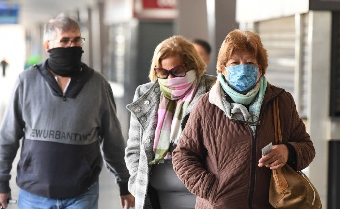 Quieren que sea obligatorio el uso de barbijos en la vía pública | Política