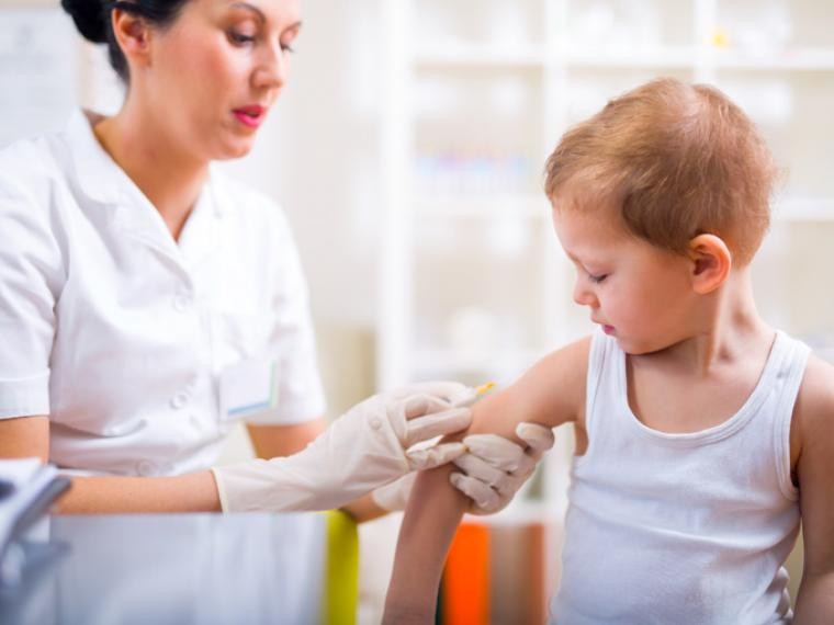 2 x 1: buscan aprovechar la vacunación antigripal en niños para aplicar dosis contra el sarampión | Actualidad