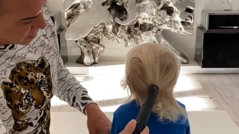 Polémica por el peinado de Flavio Mendoza a su hijo ¡Usó una aspiradora! | Espectáculos