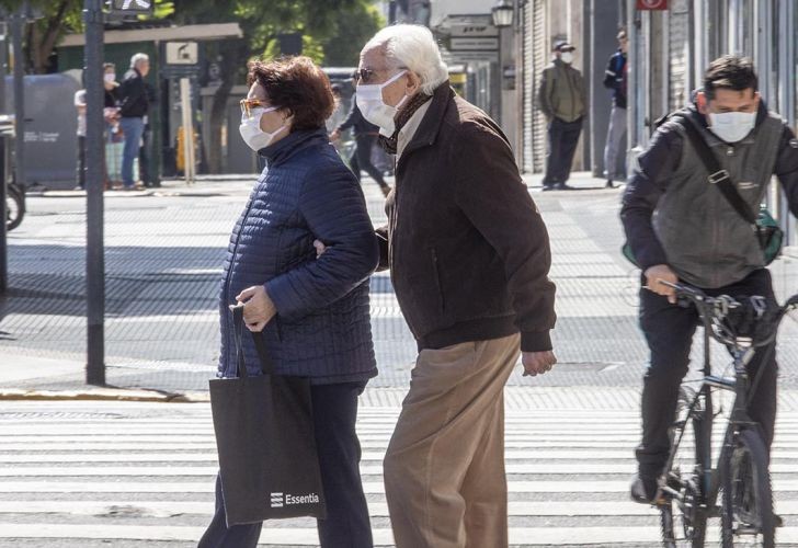 Declaran inconstitucional limitación de circular para mayores de 70 años | Actualidad