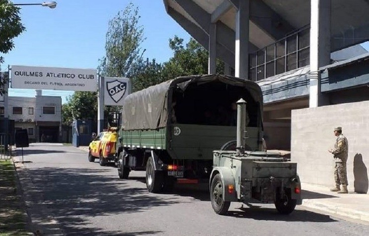 La historia de los soldados solidarios que viven hace un mes en la cancha de Quilmes | Actualidad
