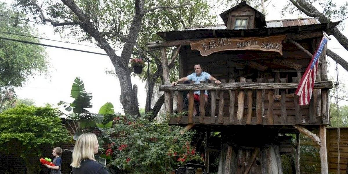 El médico que se fue a vivir a la casa del árbol para aislarse de su familia | Internacionales