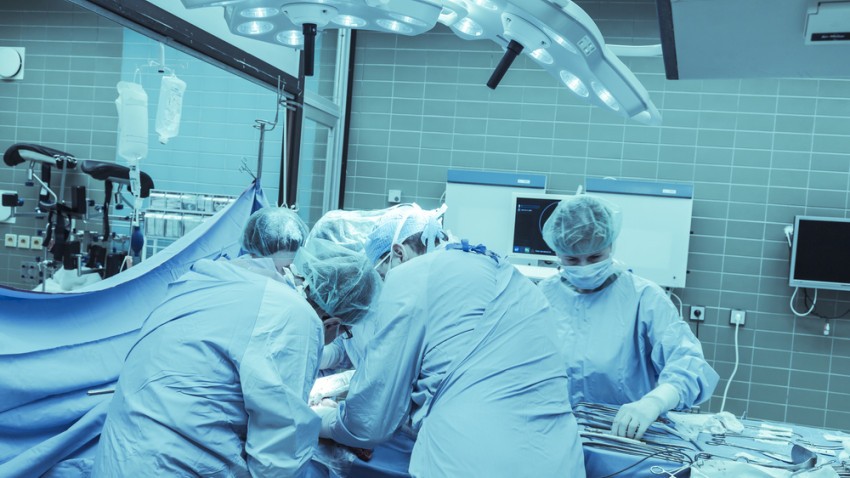 Médicos intentan salvarle la vista a una nena de 7 años que fue violada y golpeada | Internacionales