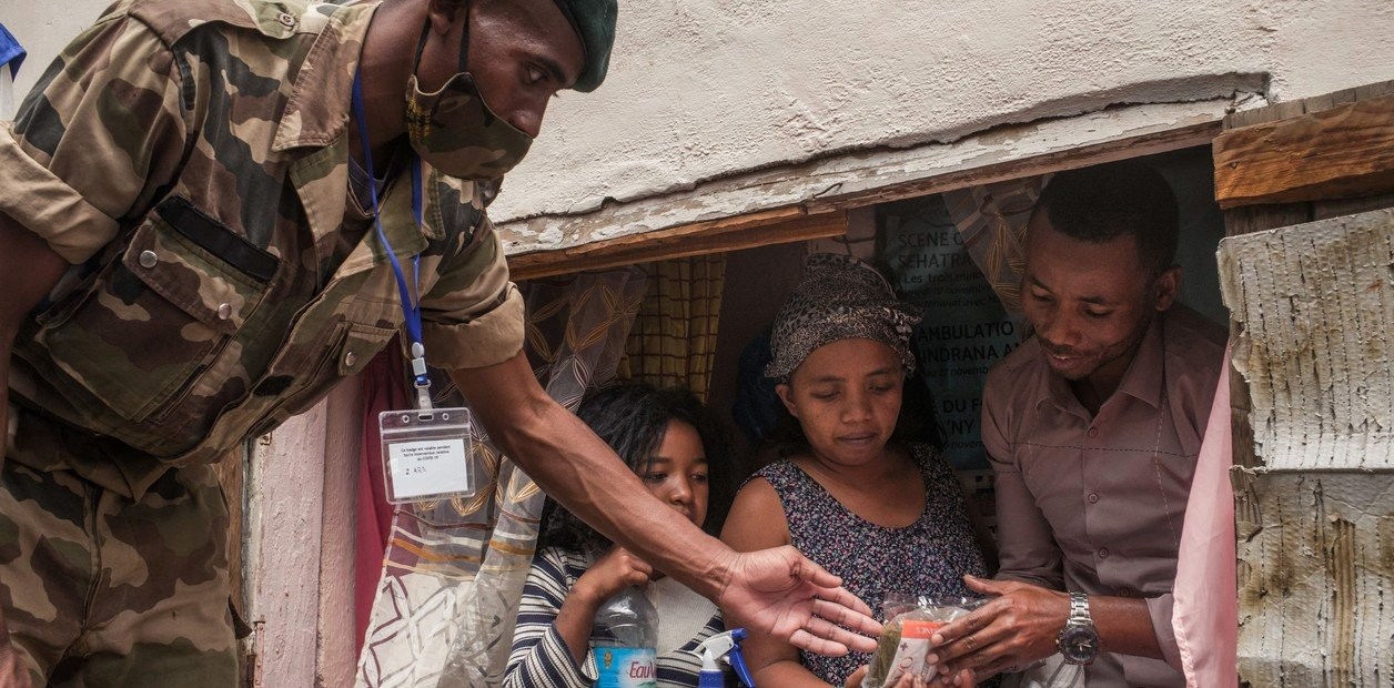 En Madagascar reparten un té de hierbas para luchar contra el coronavirus | Internacionales