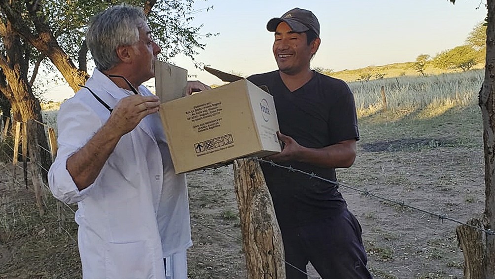 Cuarentena: El maestro que recorre La Pampa con la escuela al hombro | Actualidad