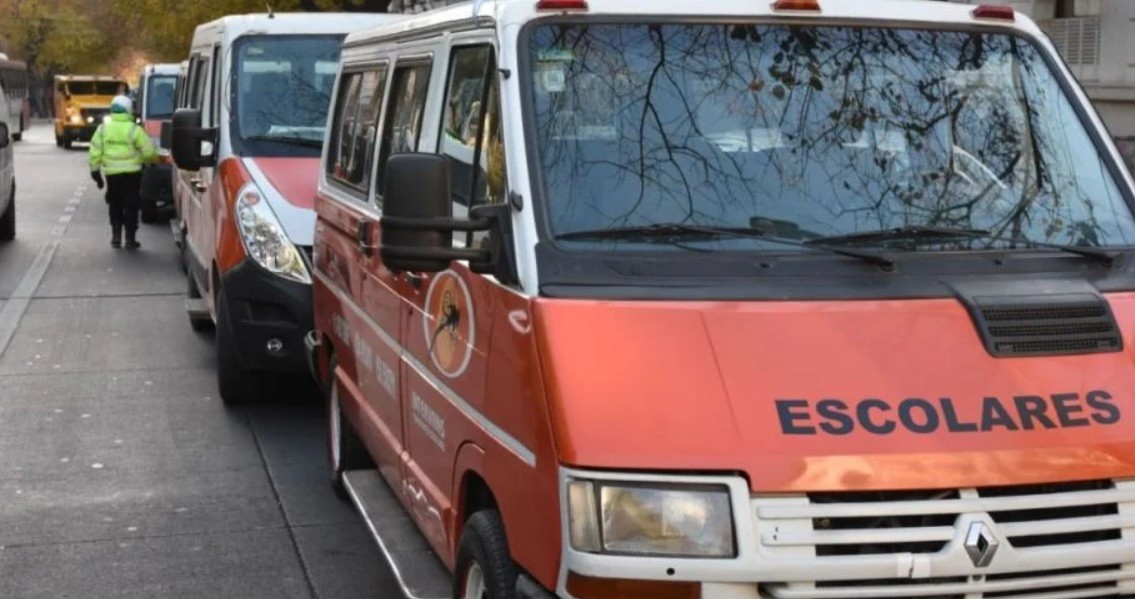 Buscan habilitar a taxis, remises y transportes escolares a trabajar como delivery y fletes | Actualidad