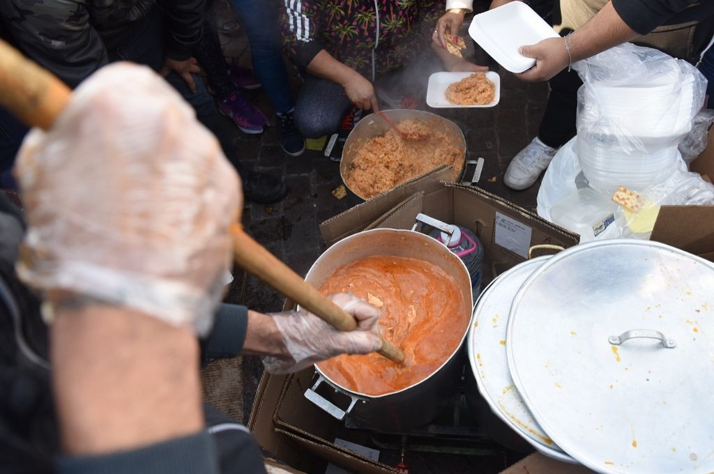 "1 de mayo solidario": ollas populares con reparto de viandas | Actualidad