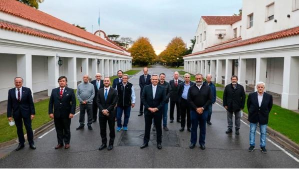 El Gobierno recibió el contundente respaldo de empresarios y trabajadores por su postura ante la deuda | Política
