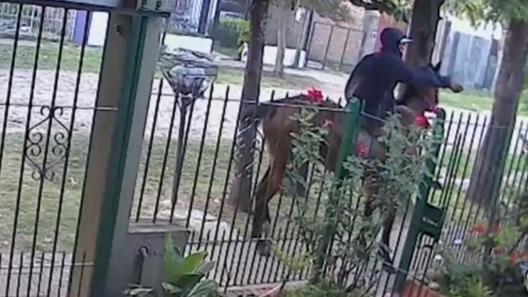 Merlo: a caballo, y con tapabocas, baleó a una persona y huyó | Actualidad