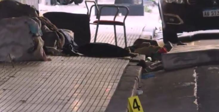 Matan de una puñalada a un joven en situación de calle en Constitución: hay un detenido | Actualidad