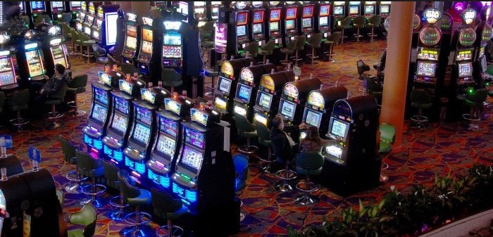 Prohibieron cajeros y cambio de cheques en el Hipódromo y casinos flotantes | Actualidad