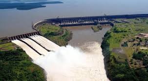 Video: la represa de Itaipú abrió sus compuertas para para elevar el nivel del río Paraná | Actualidad