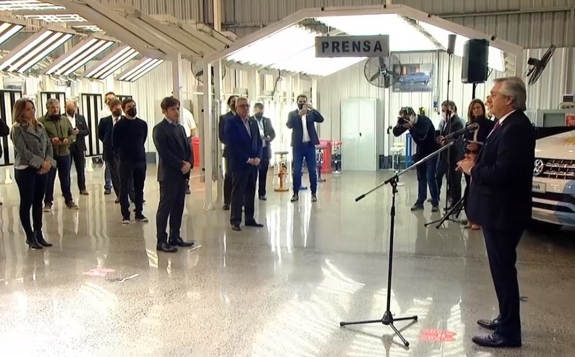 Alberto Fernández visitó la automotriz que volvió a funcionar y pidió "cuidar mucho de sus trabajadores" | Política