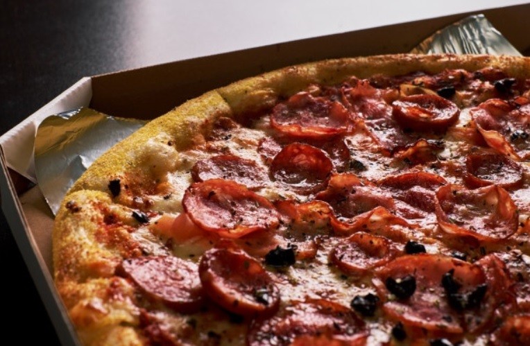 Pizzería ganó dinero comprando sus propias pizzas a través de una app | Curiosidades