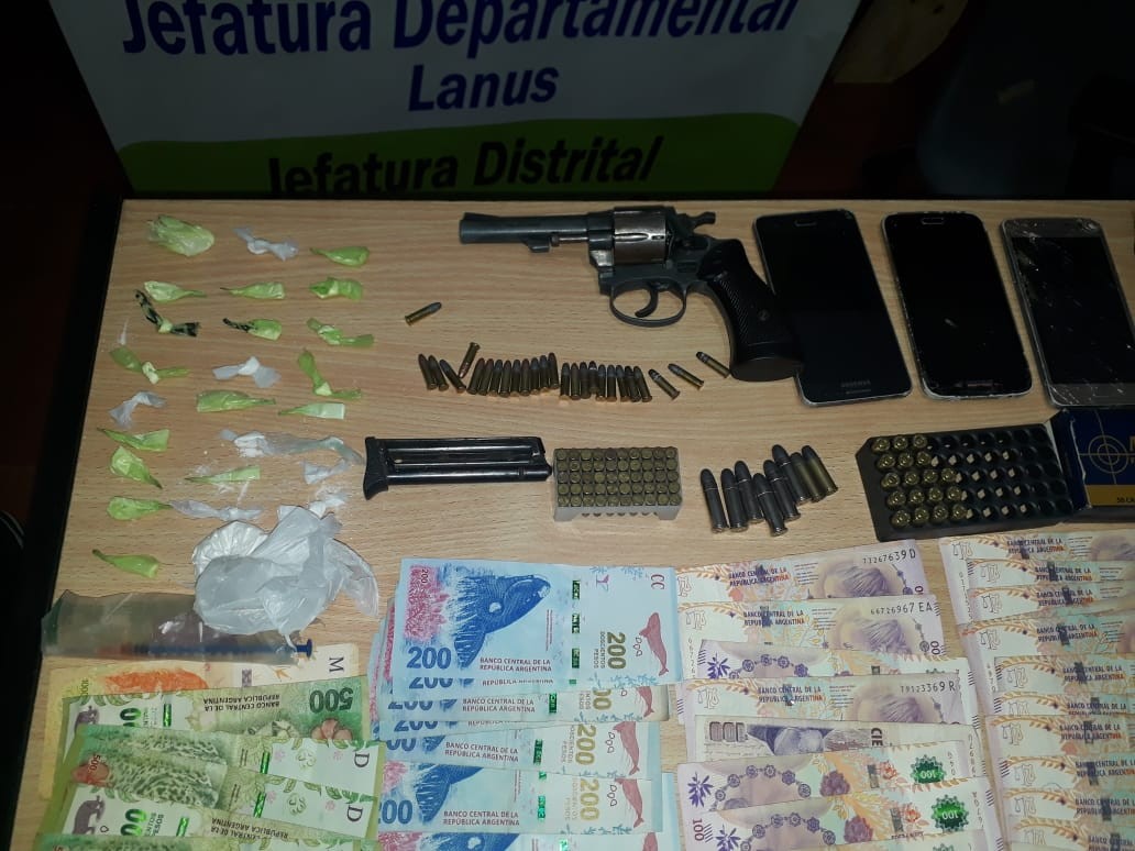 Detienen a tres personas que comercializaban droga en Lomas de Zamora | Actualidad