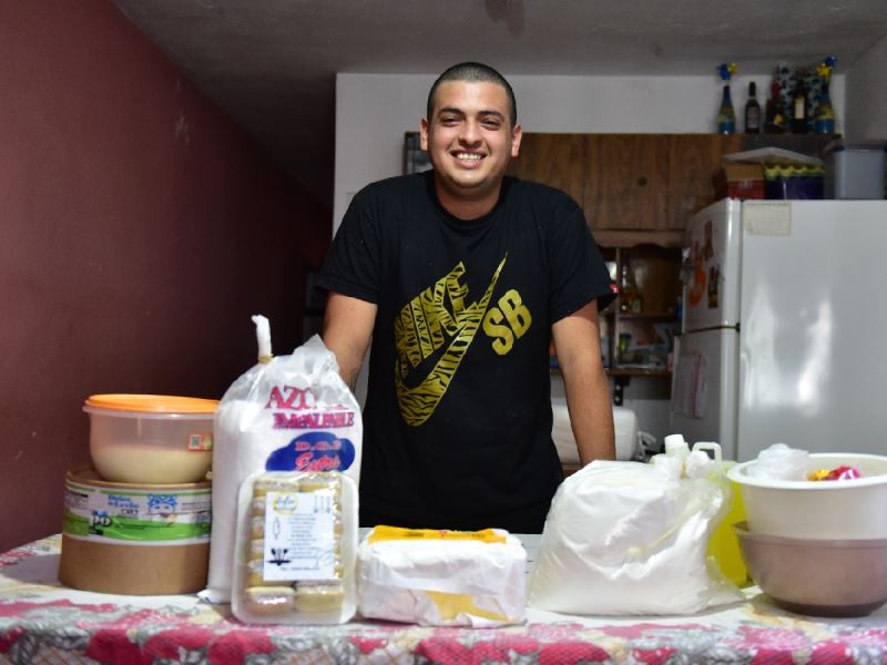 El joven que se puso una panadería con el IFE de 10.000 pesos | Actualidad