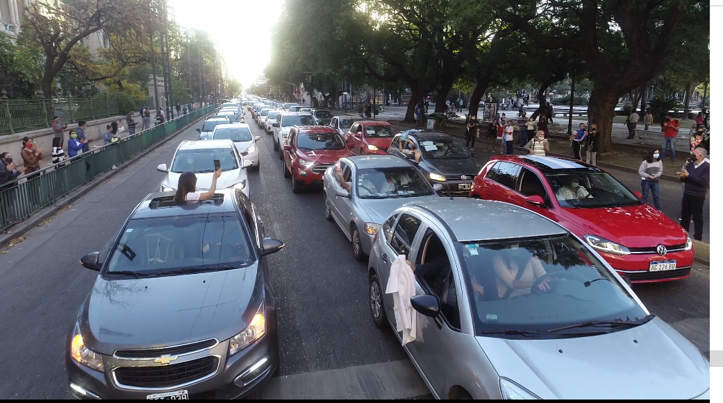 Imponente caravana de médicos en Córdoba "en contra de las amenzas, acusaciones y maltratos" | Actualidad