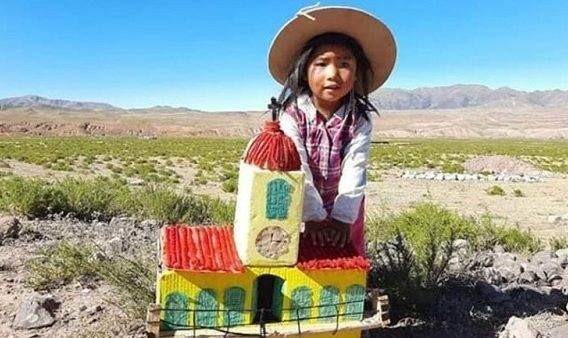 La historia detrás de la conmovedora foto de Delfina y su cabildo del 25 de Mayo | Actualidad