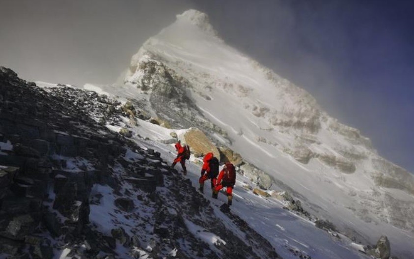Científicos llegaron a la cima del Everest para medir exactamente "el techo del mundo" | Internacionales