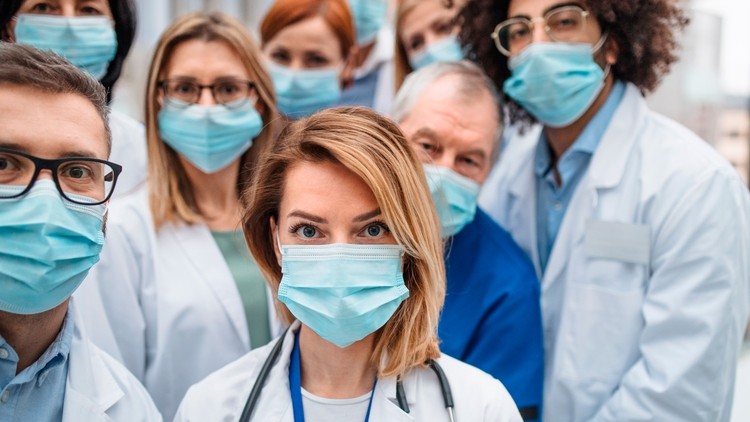 Duras sanciones y multas para quienes escrachen a médicos y enfermeros | Actualidad