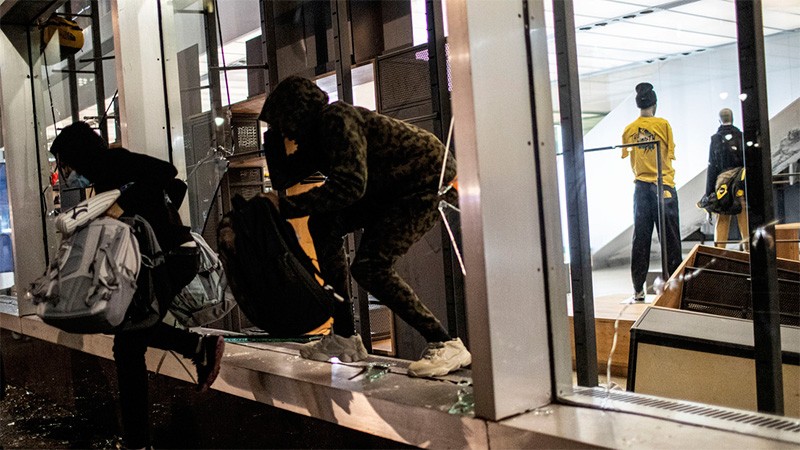 Se registraron saqueos sobre la Quinta Avenida en Nueva York | Internacionales