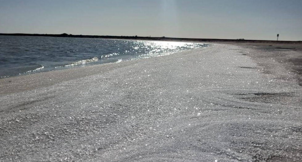 La "nieve salada" cubrió las costas del Lago Epecúen | Actualidad