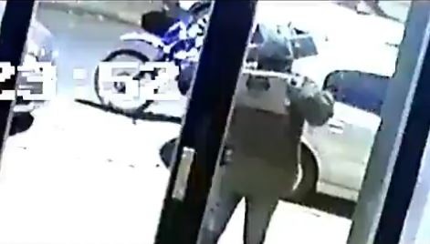 VIDEO: Un repartidor en La Plata escupió un pedido de comida antes de entregarlo | Actualidad