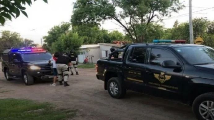 Más de 50 personas rompieron la cuarentena en Córdoba para disputar un partido de fútbol barrial | Actualidad