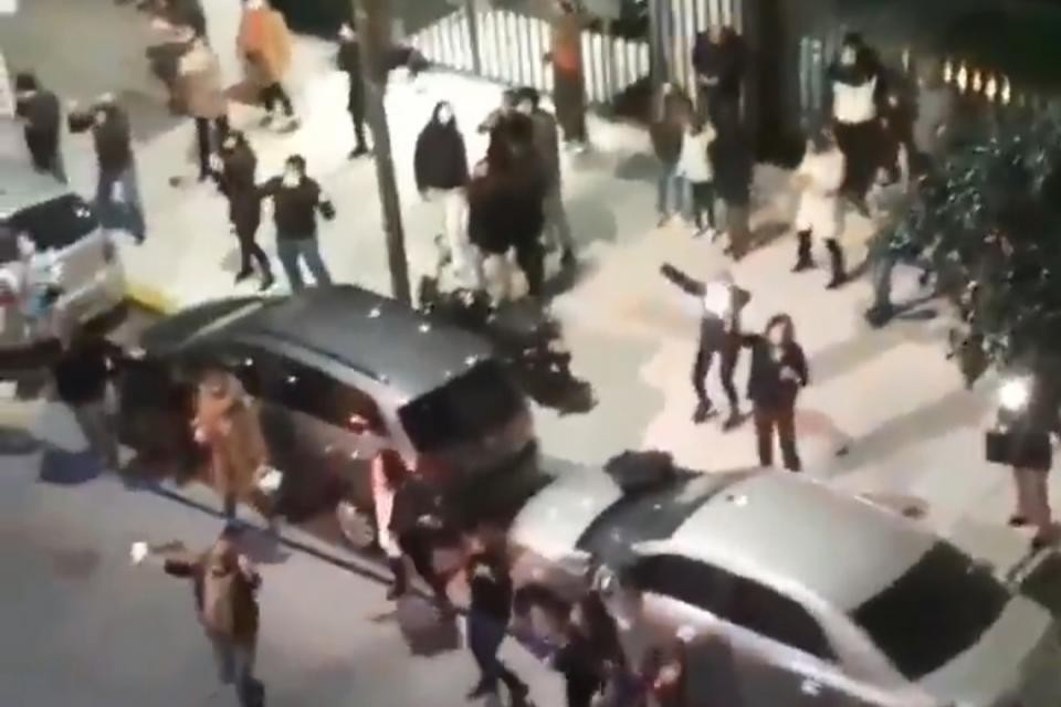 Uno de los asesores del Presidente, muy duro contra los vecinos que bailaron en la calle en Recoleta | Actualidad