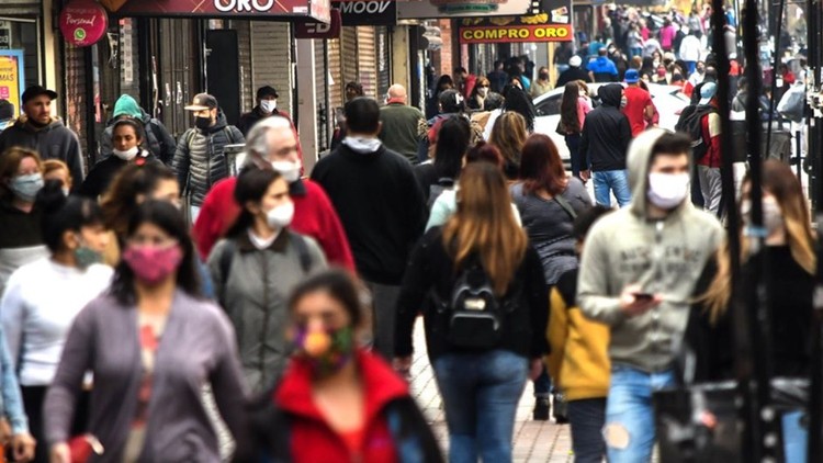 La curiosa imagen de la peatonal de Quilmes desbordada de gente en pena cuarentena | Actualidad