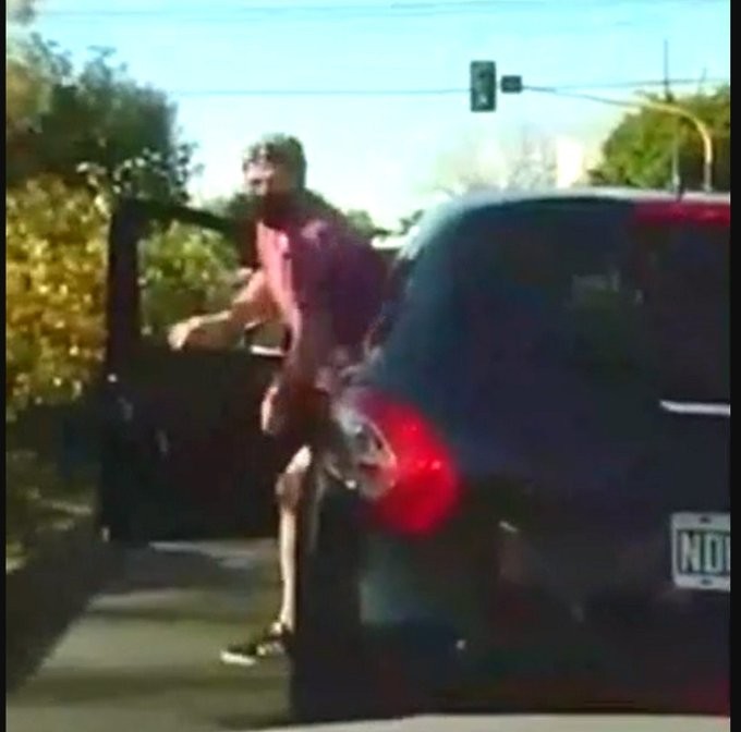 Video: golpearon a un jubilado por no llevar barbijo en La Plata | Actualidad