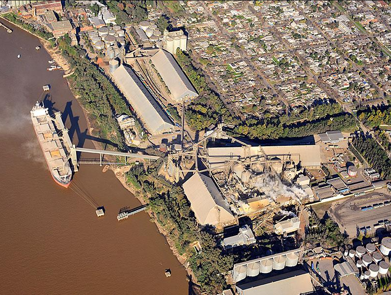 Trabajador murió aplastado por un camión en la playa de una cerealera | Actualidad