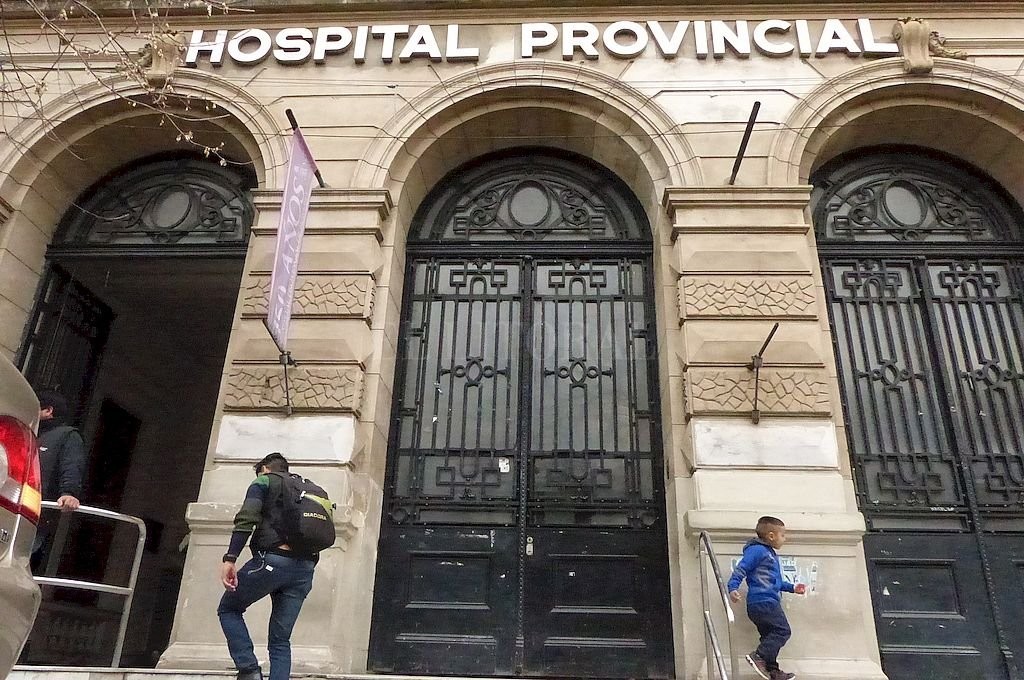 Balearon a una mujer embarazada en Rosario y permanece en estado reservado | Actualidad