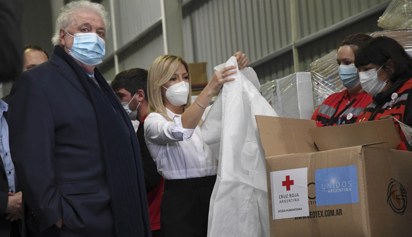 Fabiola y Ginés entregaron a la Cruz Roja los insumos comprados gracias a "Unidos por Argentina" | Actualidad