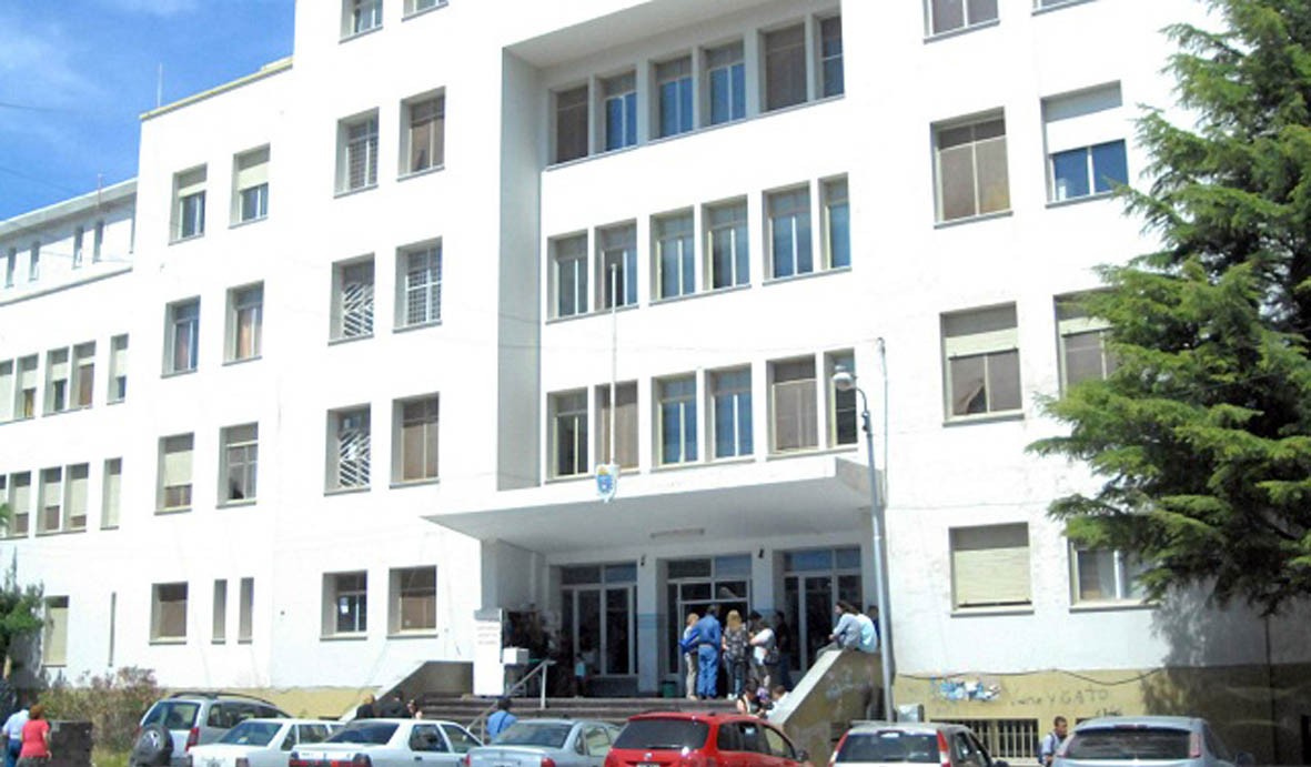 Denuncian que están dejando morir a su papá: "No se puede estar del olor a podrido que emana de su pierna" | Actualidad