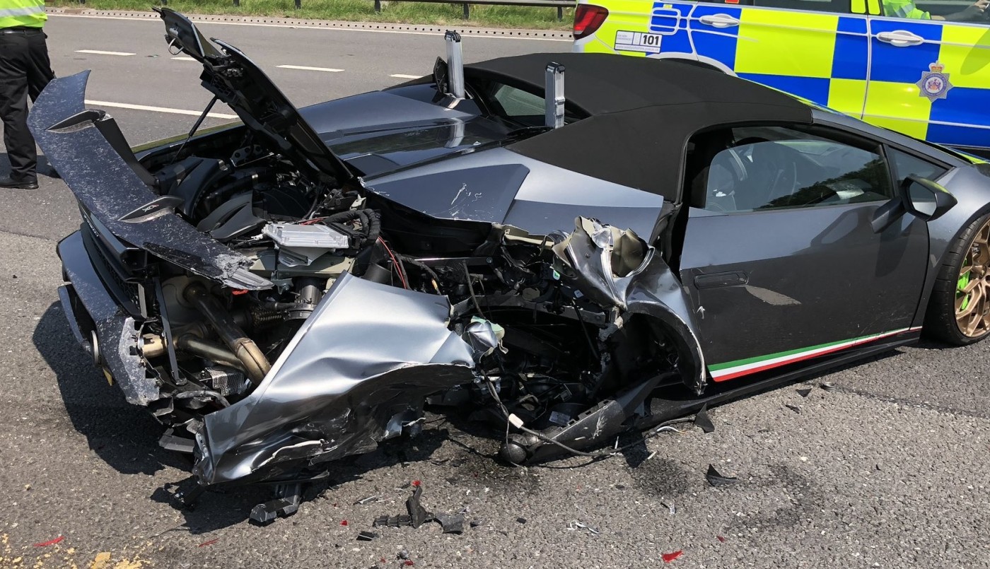 Chocó y destrozó su auto de US$ 310 mil a 20 minutos de sacarlo de la concesionaria | Curiosidades