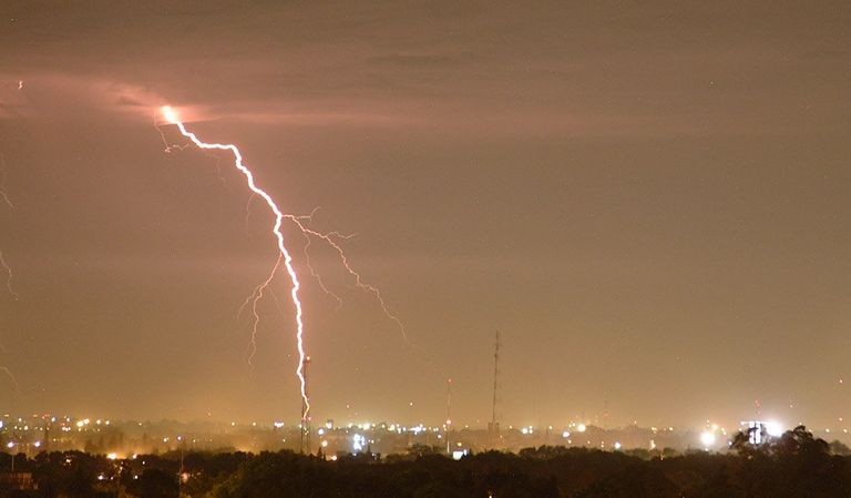 Argentina y Brasil registran los rayos de más largo alcance y duración de la historia | Actualidad