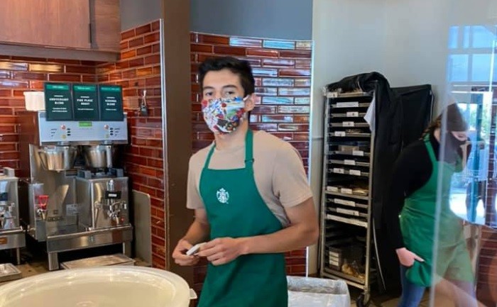 Propina de US$ 36 mil para el empleado escrachado por no atender a clienta sin mascarilla | Internacionales