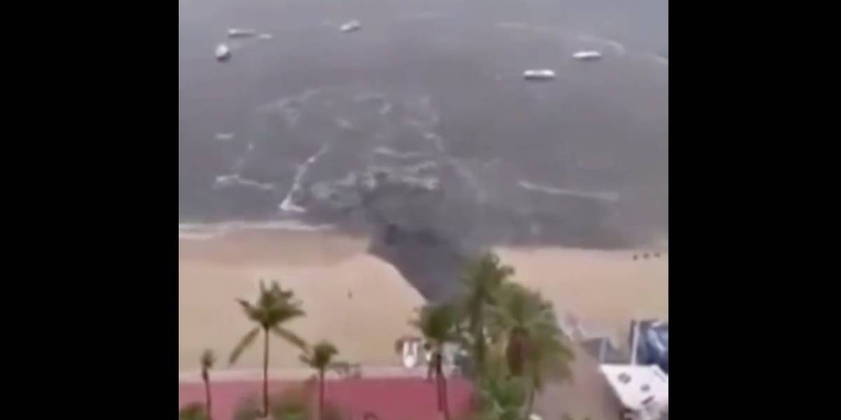 Video: un hotel de lujo tira sus aguas de cloaca en una playa paradisíaca de Acapulco | Internacionales